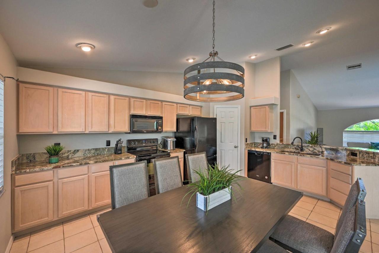 Pet-Friendly Escape With Dock And Kayaks In Cape Coral Villa Buitenkant foto